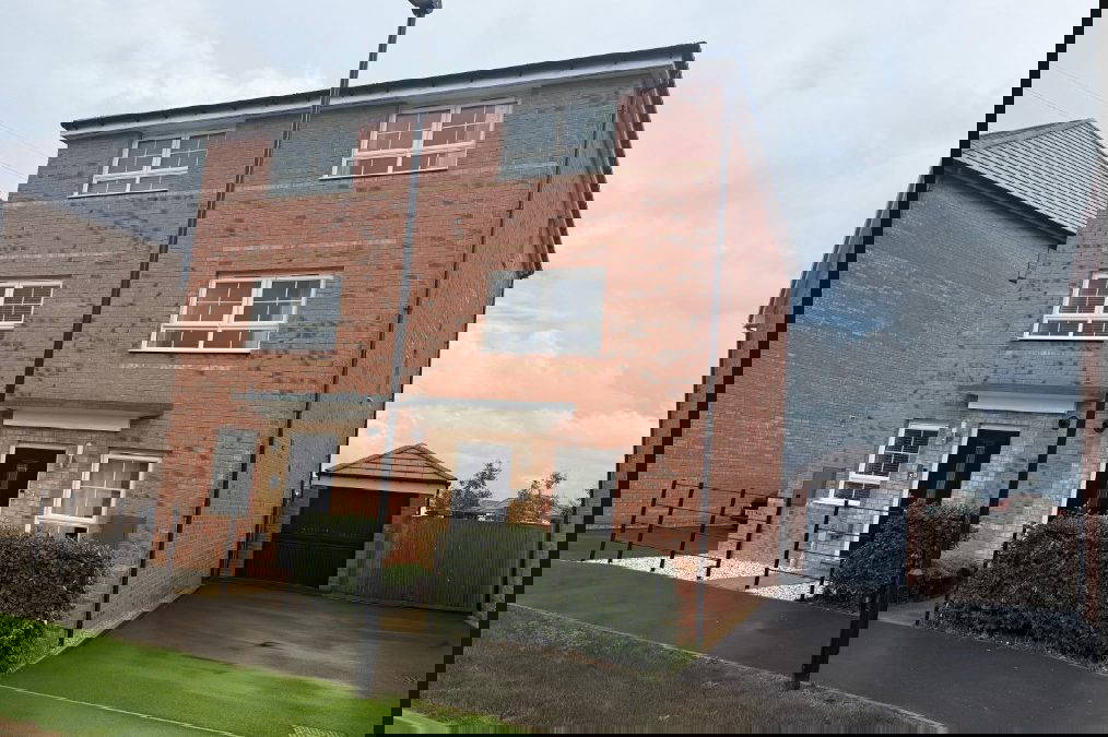 Len Pick Way, Bourne